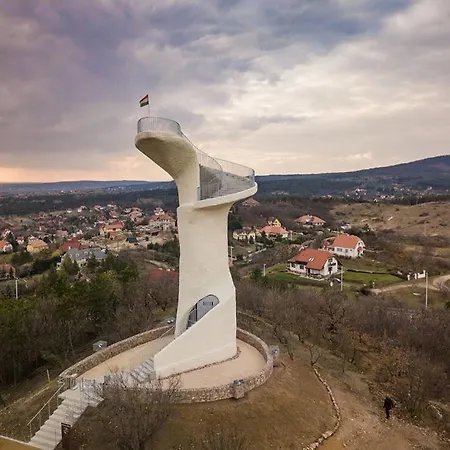Réka Apartmanház Appartamento