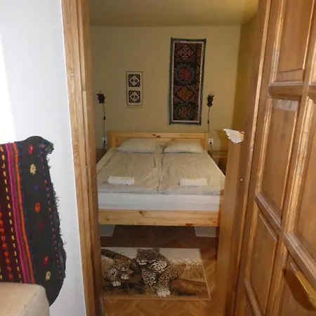 Réka Apartmanház Appartamento Velence