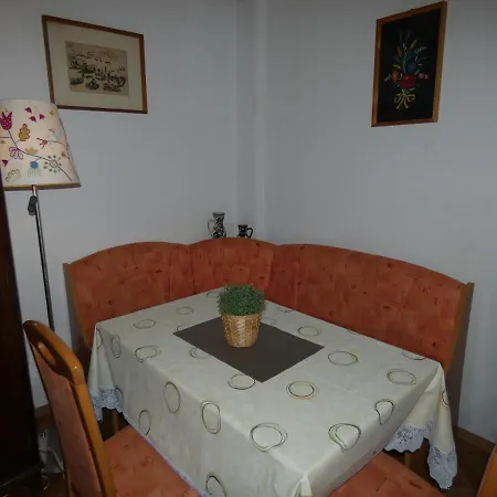 Réka Apartmanház Appartamento
